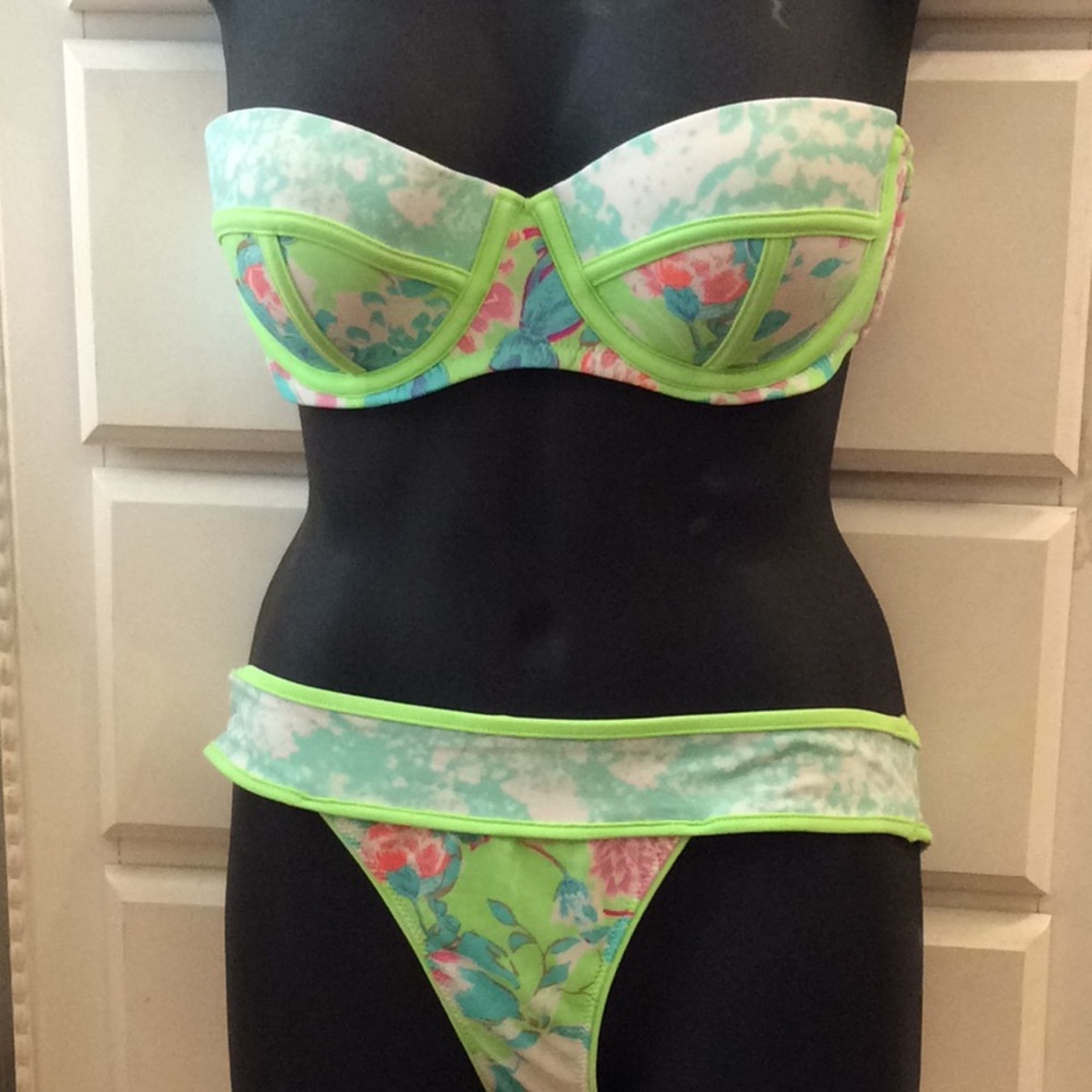 2 Victoria Secret Bikini size M
